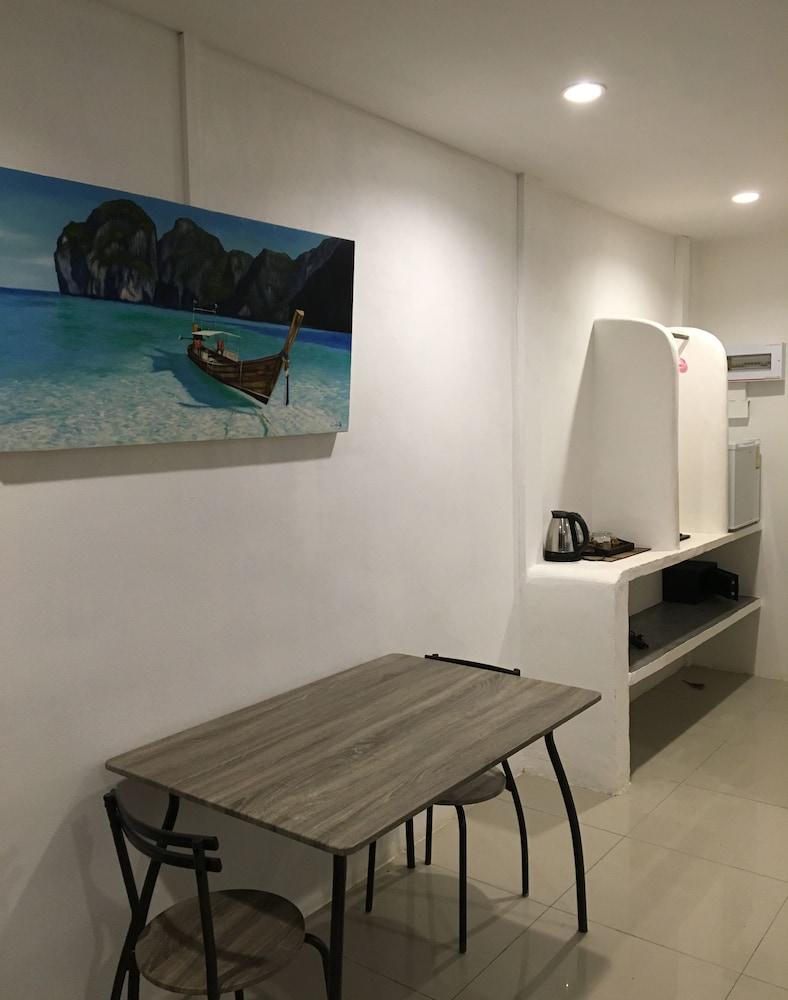 La Marina - Khlong Nin Beach