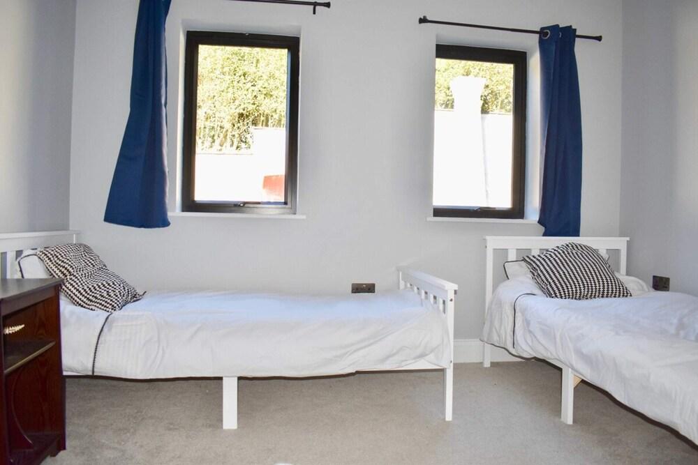 Modern 3 Bedroom House With Stunning Views