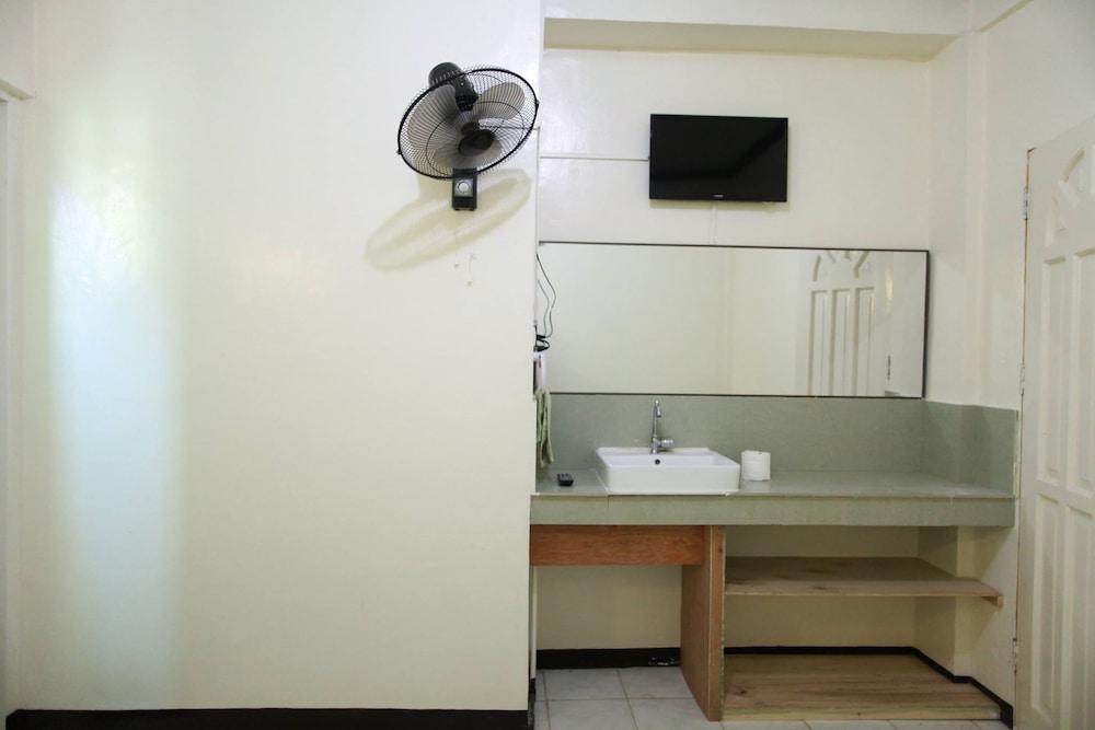 Alamo Bay Inn Boracay