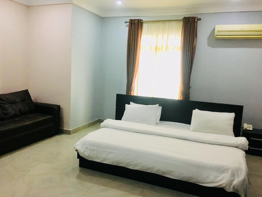 Milestone Hotel Annex