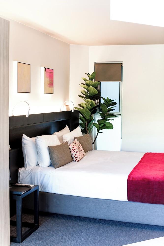 Seahaven Noosa Beachfront Resort