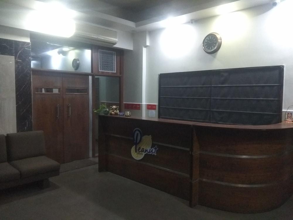 JK Rooms 141 Peanut -Nr Central Mall