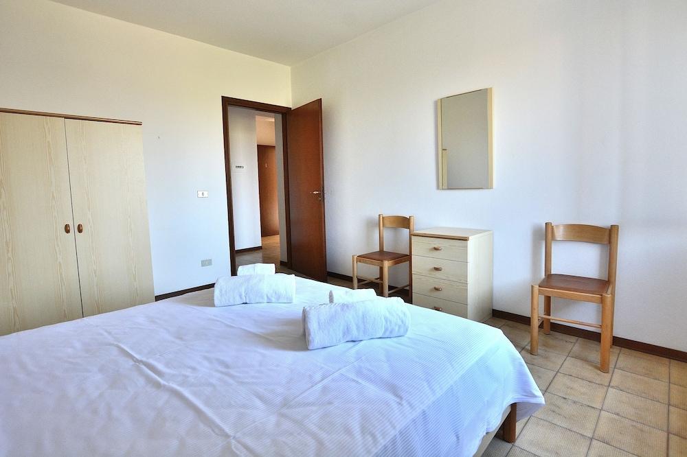 Apartment Rosa Bourbon With Pool