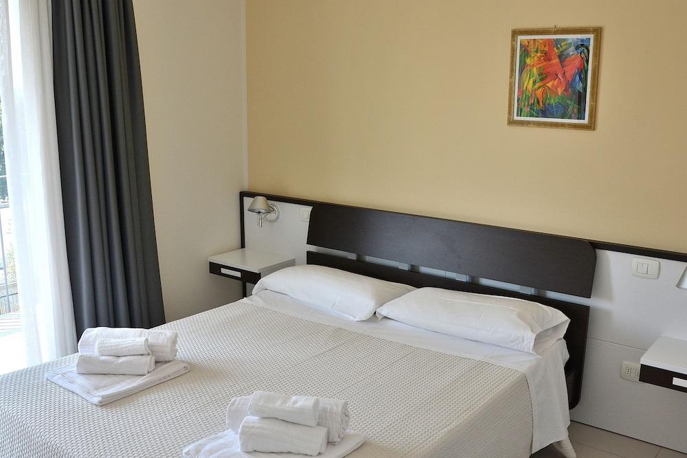 Cà Gardesana With Pool