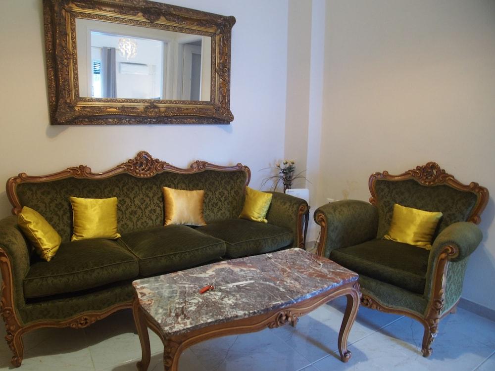 Homely Stay at Acropolis Museum