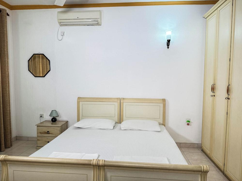 Gondolas Holiday Lanka