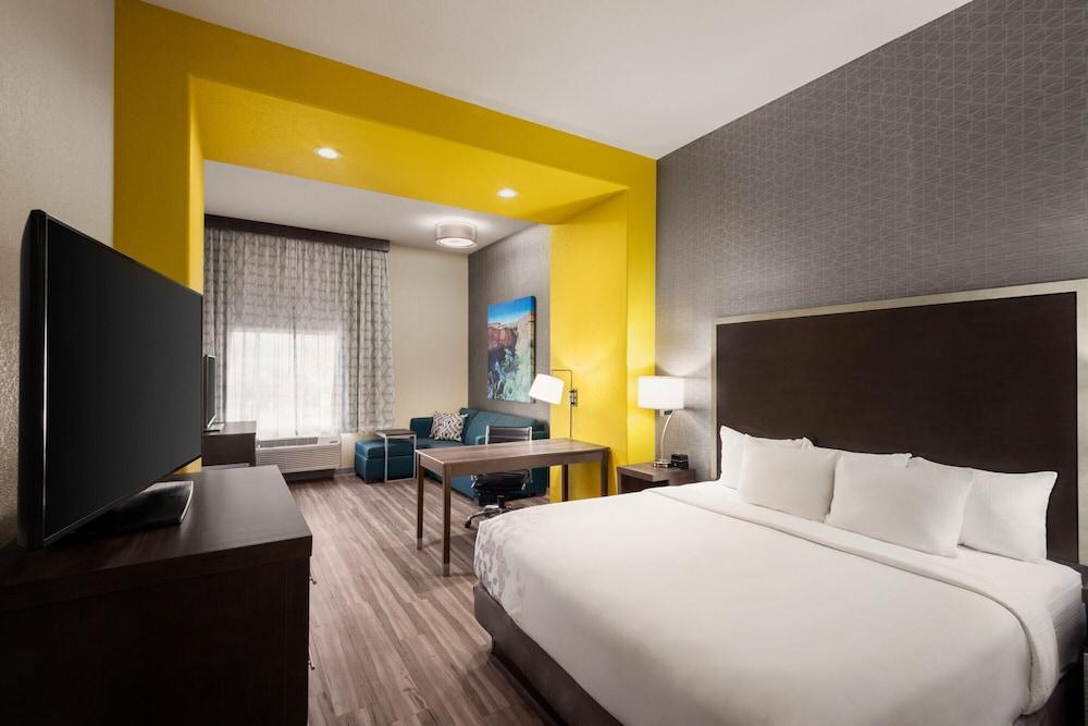 La Quinta Inn & Suites by Wyndham Clovis CA