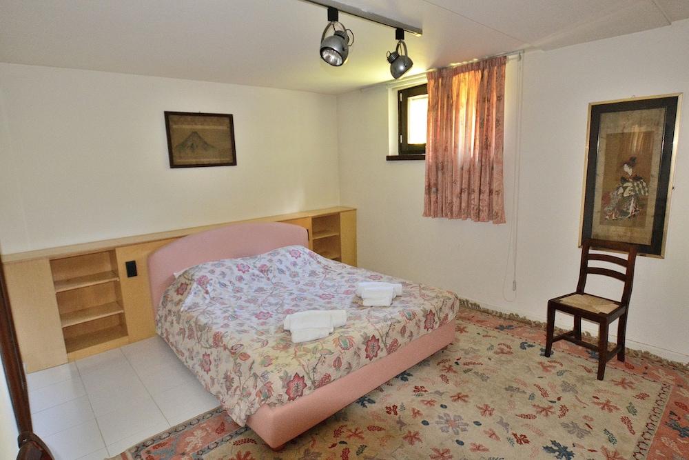 Villa Dismero With Pool