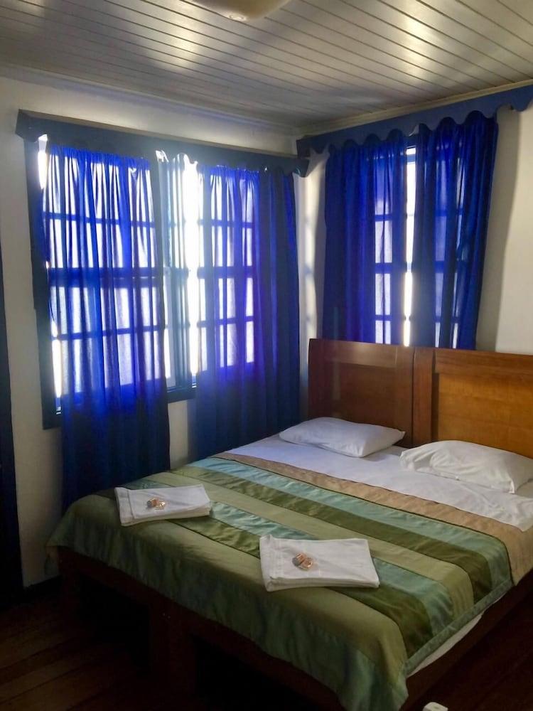 Solar Cláudio Manuel Pousada