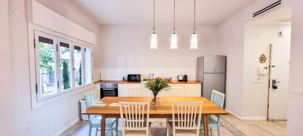 Charming 2BDR apt W Private Garden TL41