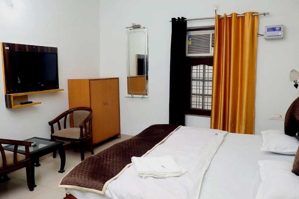 Hotel 4 U Rishikesh