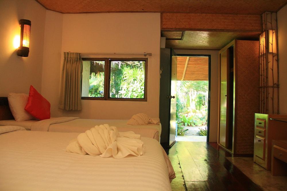 The Hub Erawan Resort