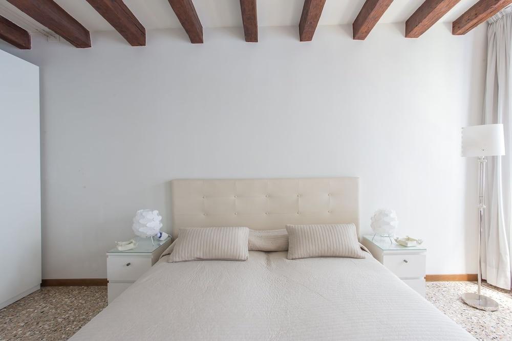 Venezia - Calle della Regina 752b