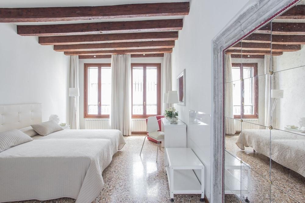 Venezia - Calle della Regina 752b