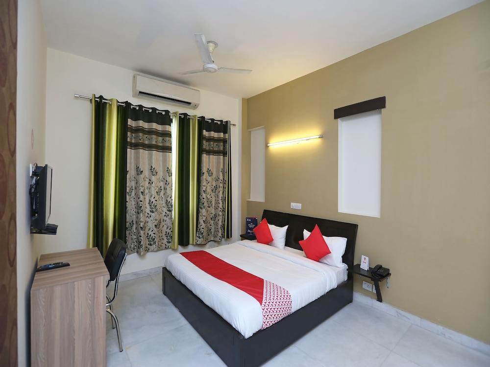 OYO 24323 Lakshmi Residency