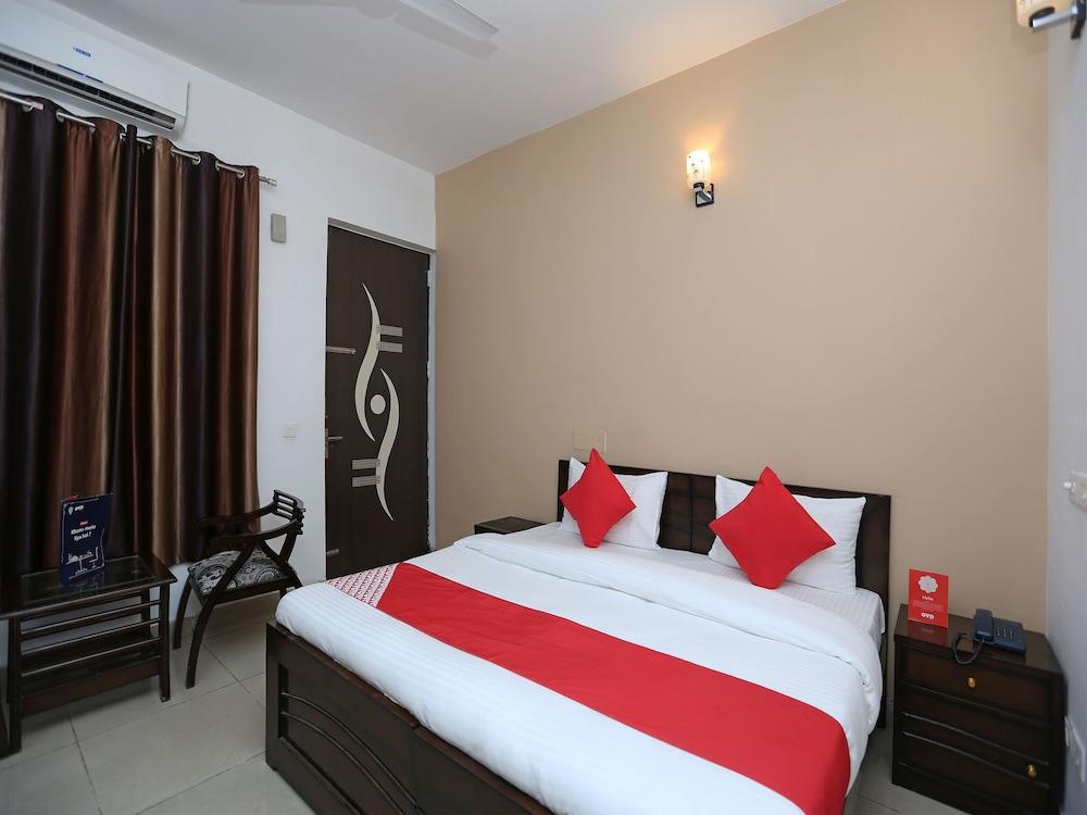 OYO 15674 Mahak Residency