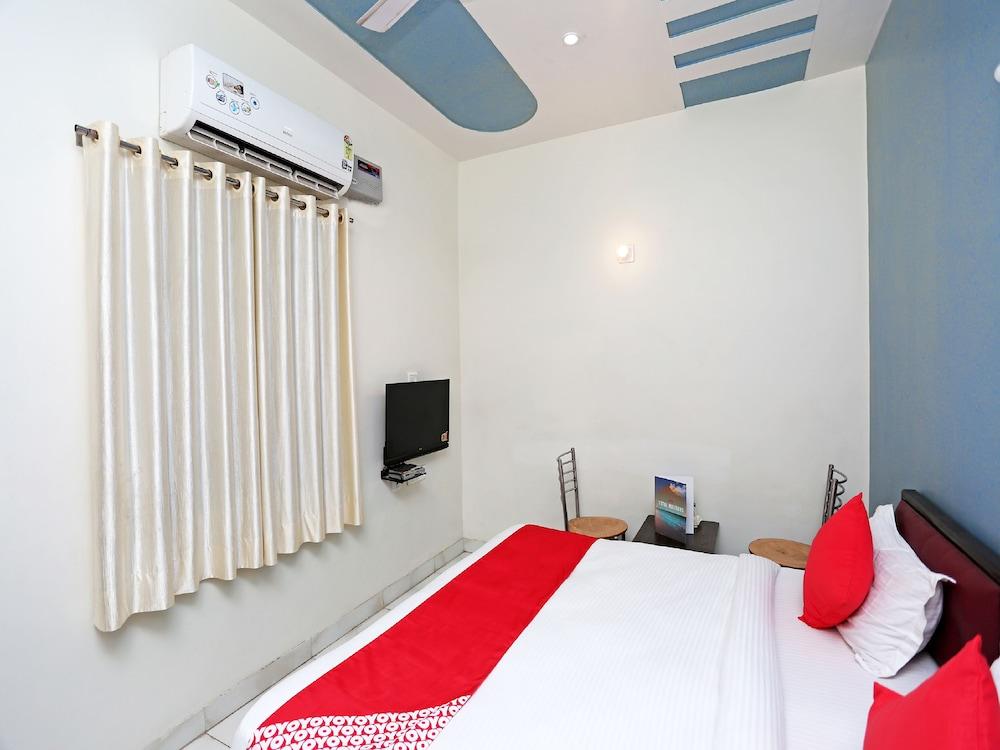 OYO 17066 Hotel Pushpa Palace