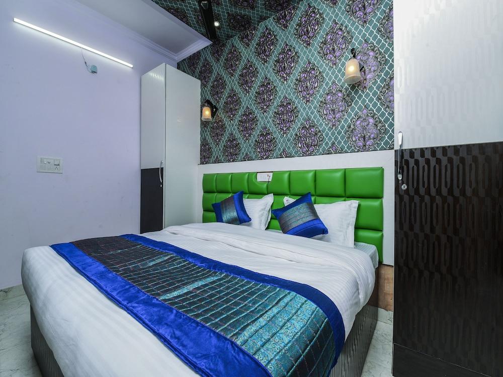 OYO 15764 Hotel Akash Continental