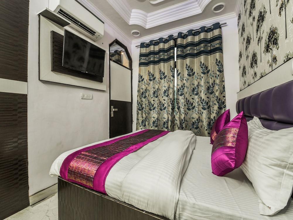 OYO 15764 Hotel Akash Continental