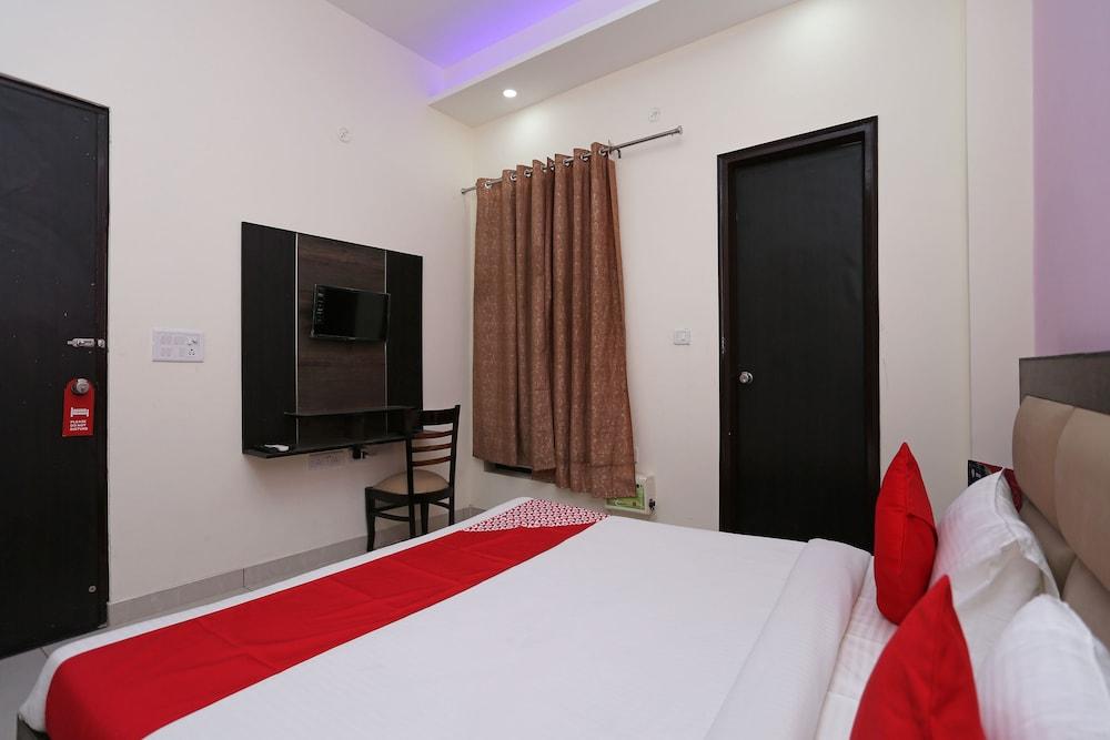 OYO 15733 A-1 Residency