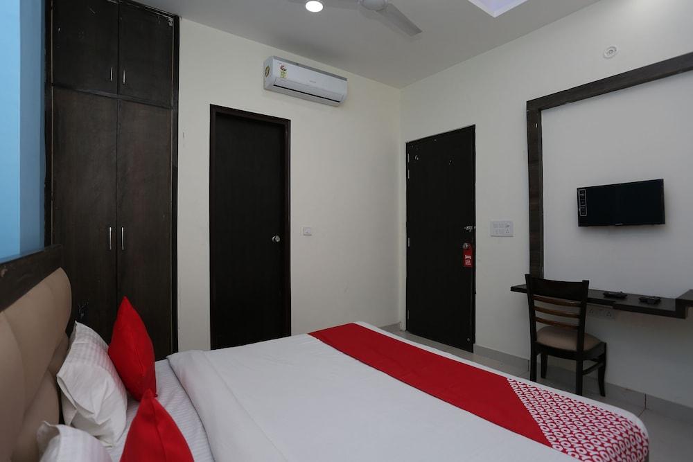 OYO 15733 A-1 Residency