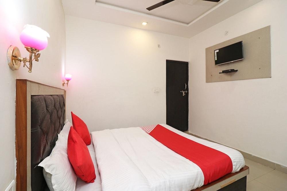 OYO Flagship 24679 Hotel Green House