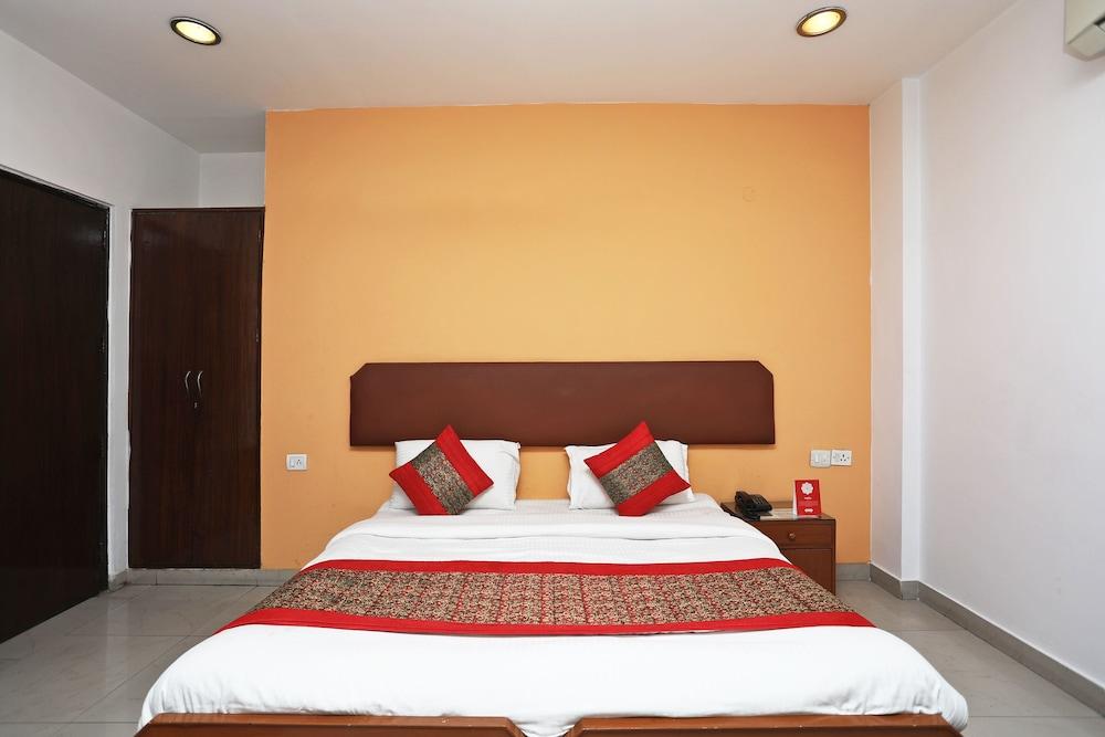 OYO 14777 White Tiger Villa