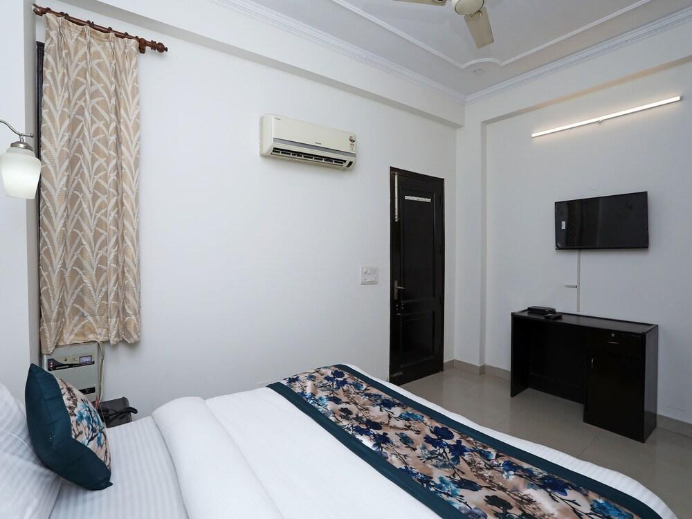 OYO 15130 Cape Jasmine Regency