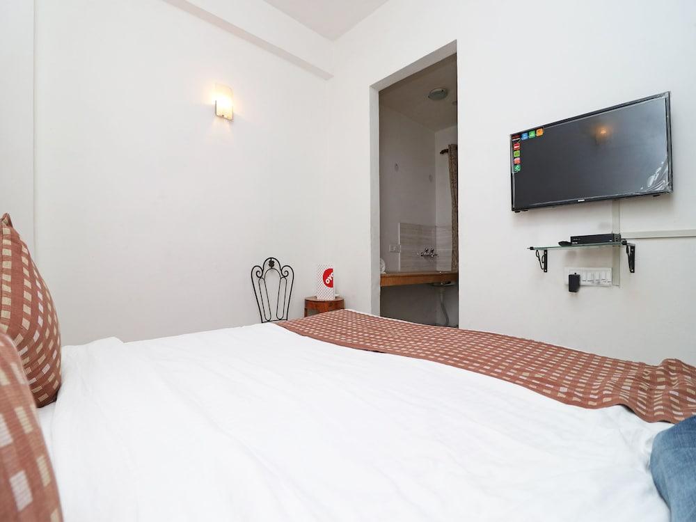 OYO 2944 Urusvati Art and Habitat Centre