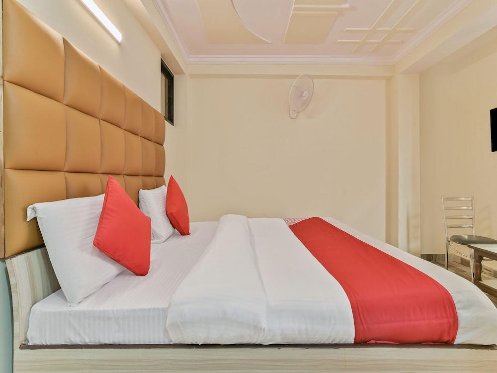 OYO 23424 HOTEL CLINK