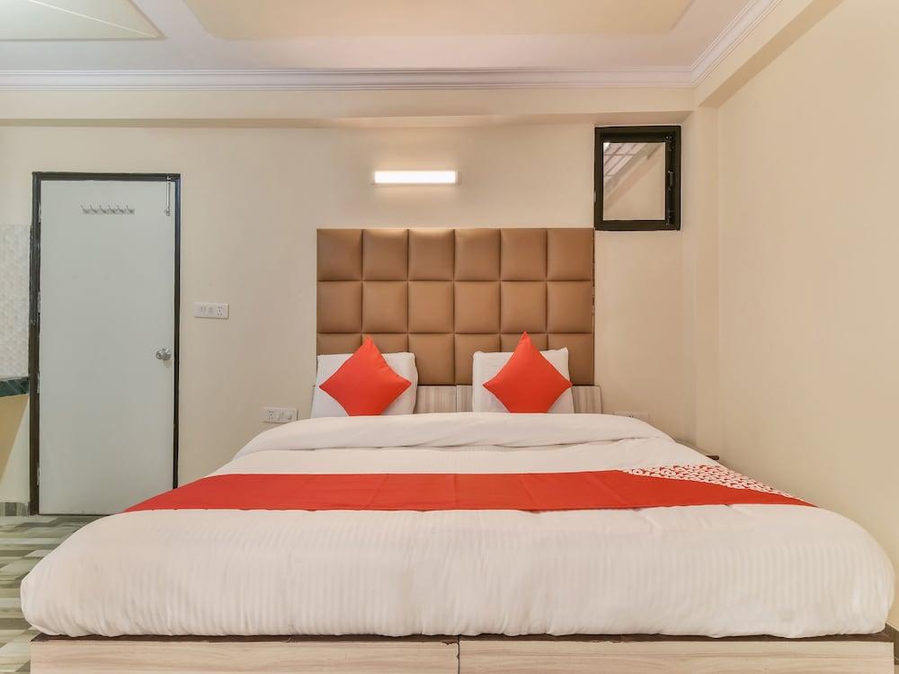 OYO 23424 HOTEL CLINK