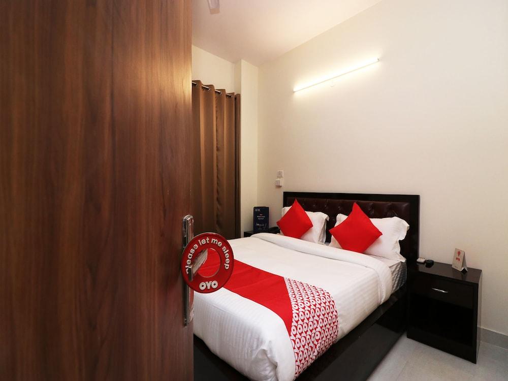 OYO 23320 Hotel Ozone