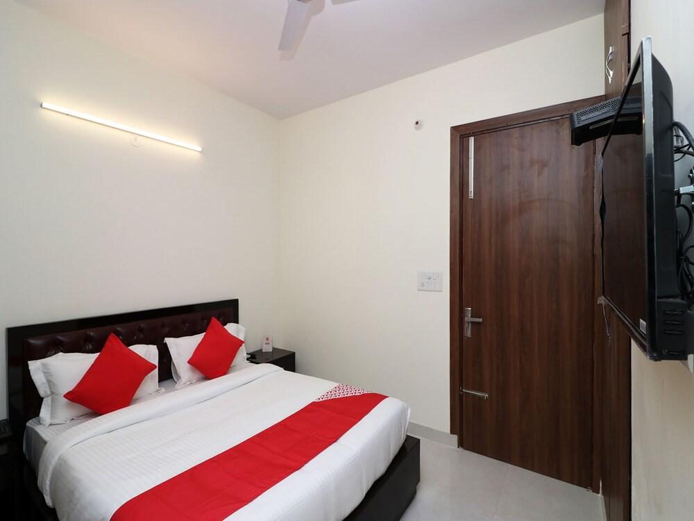 OYO 23320 Hotel Ozone