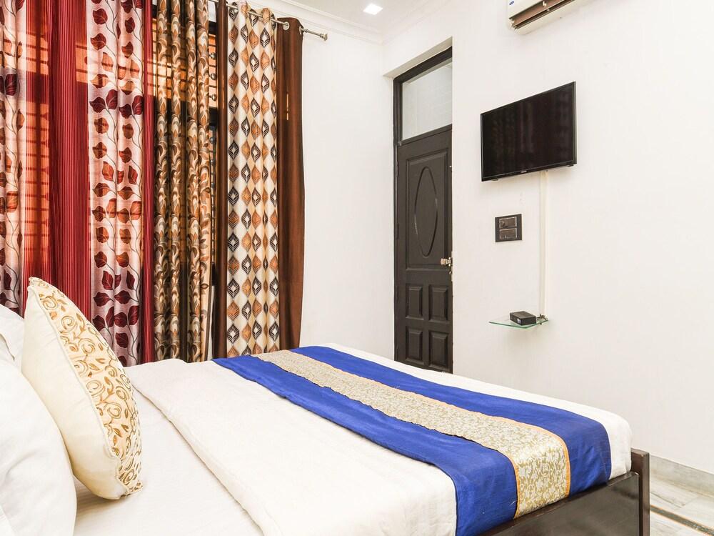 OYO 15407 Home Feeling Accomodation