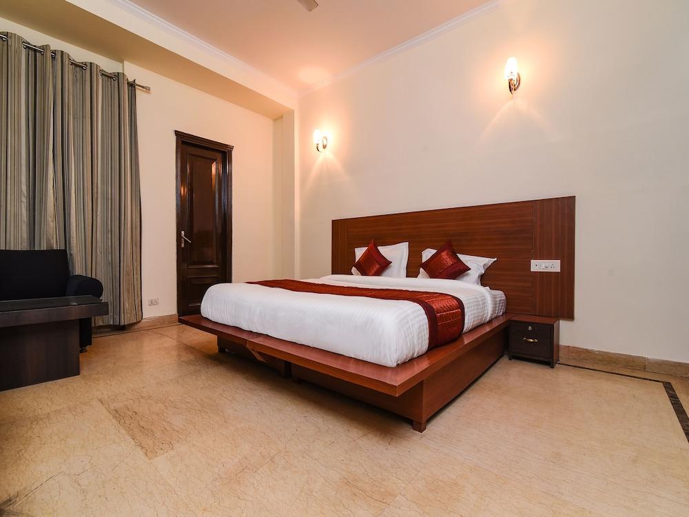 OYO 15376 Purple Star Hotel