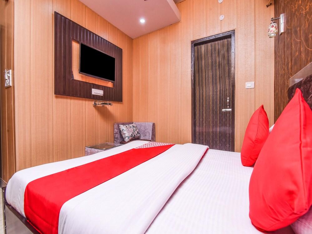 OYO 22691 Royale Park Inn