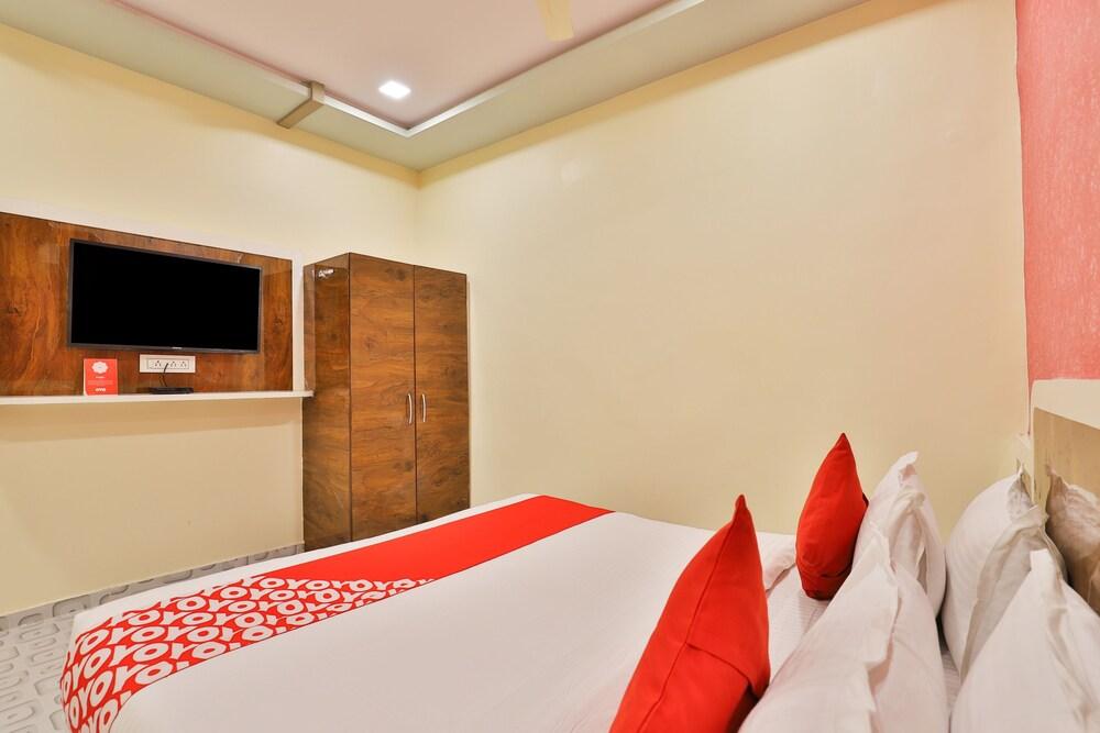 OYO 22403 Hotel Rolex