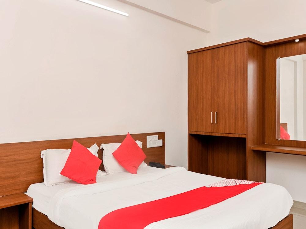 OYO 23999 Samruddhi Lodge