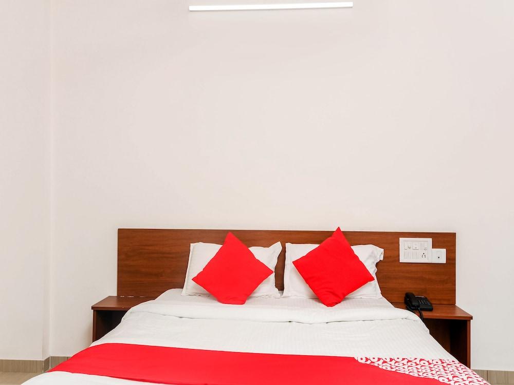 OYO 23999 Samruddhi Lodge