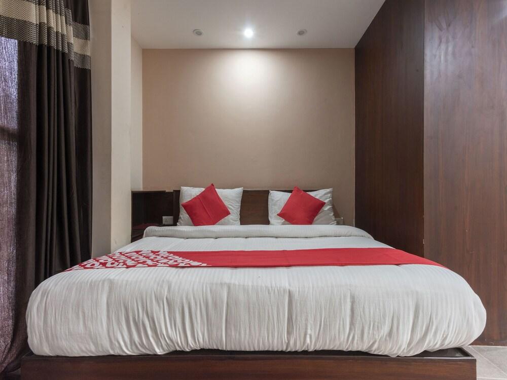 OYO 19141 Diamond Vaishali