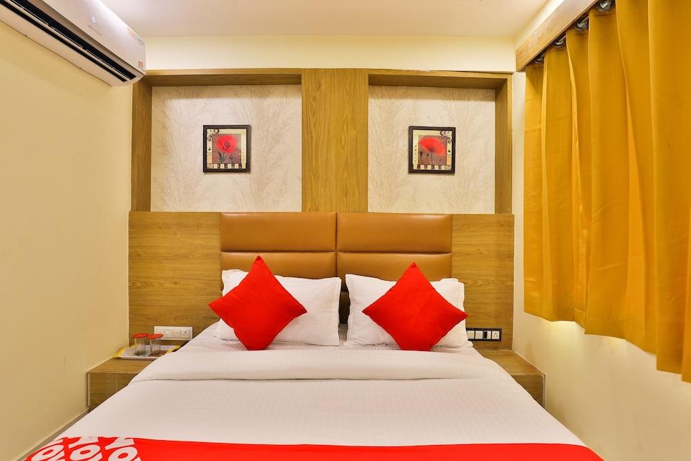 OYO 19501 Hotel Silver Palace