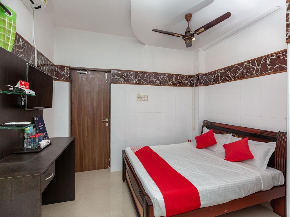 OYO 19396 Cristal Residency