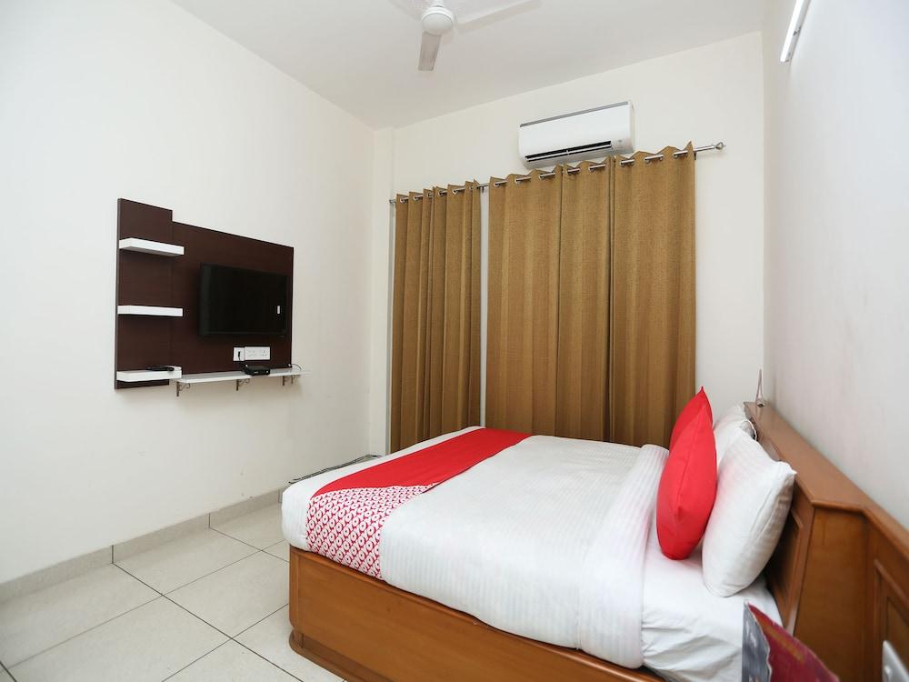 OYO 27678 Saharan's Homes