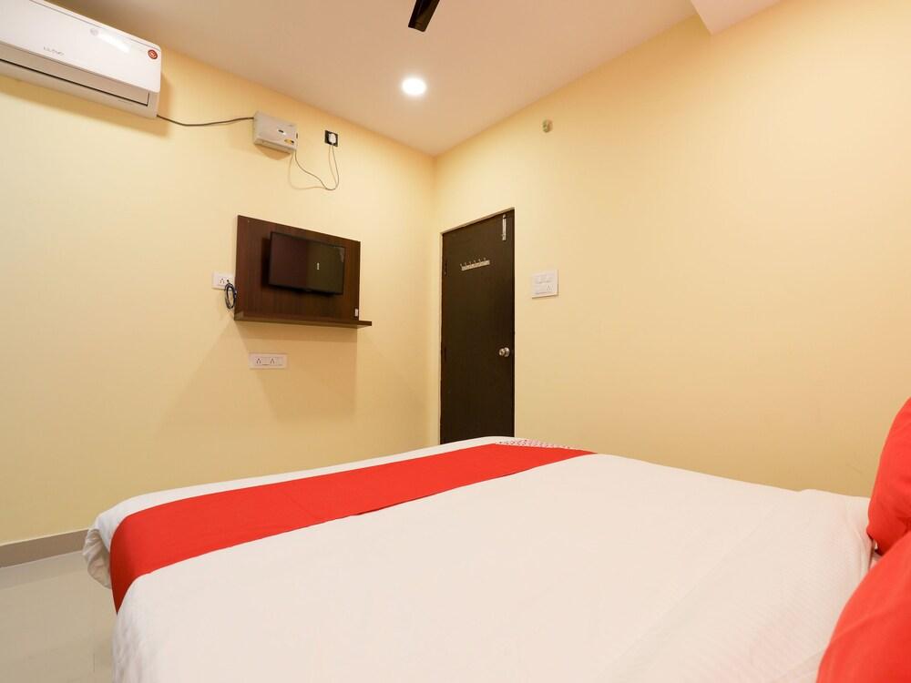 OYO 13569 Virat Residency