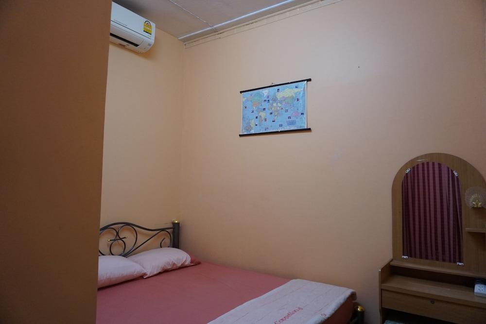 OYO 730 Meedee Hostel