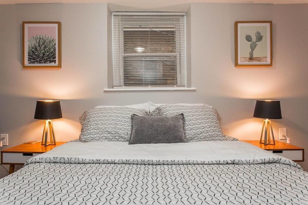 Mid Century Gem Comfort, Close to Train 3bd