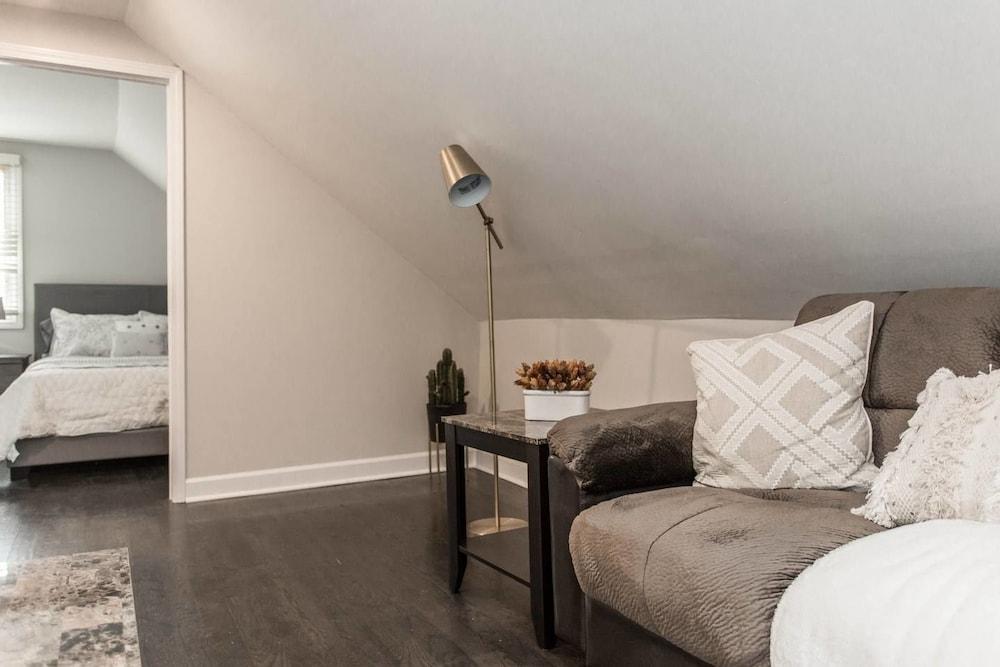 Unique Wrigleyville Gem