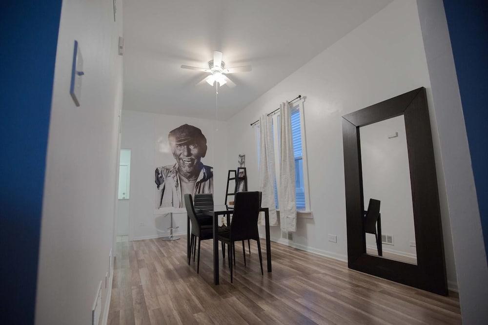 Simple in Palmer Square - Walk to Park and Train