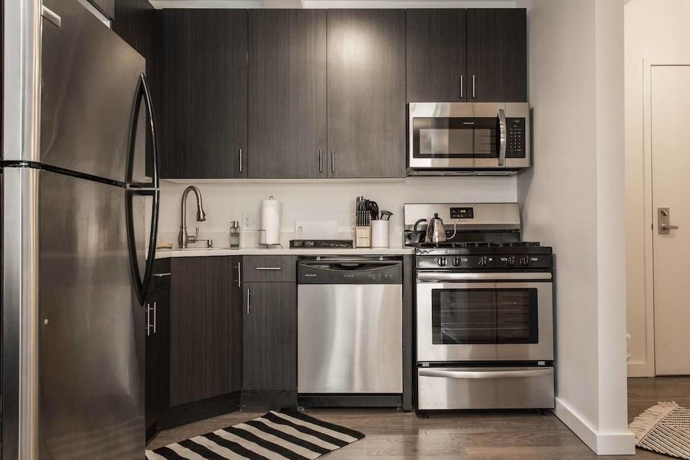 Black Walnut - Modern 1 BDR in Downtown