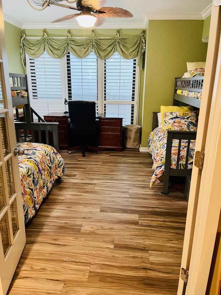 The Palms 3 Bedroom Condo by RedAwning